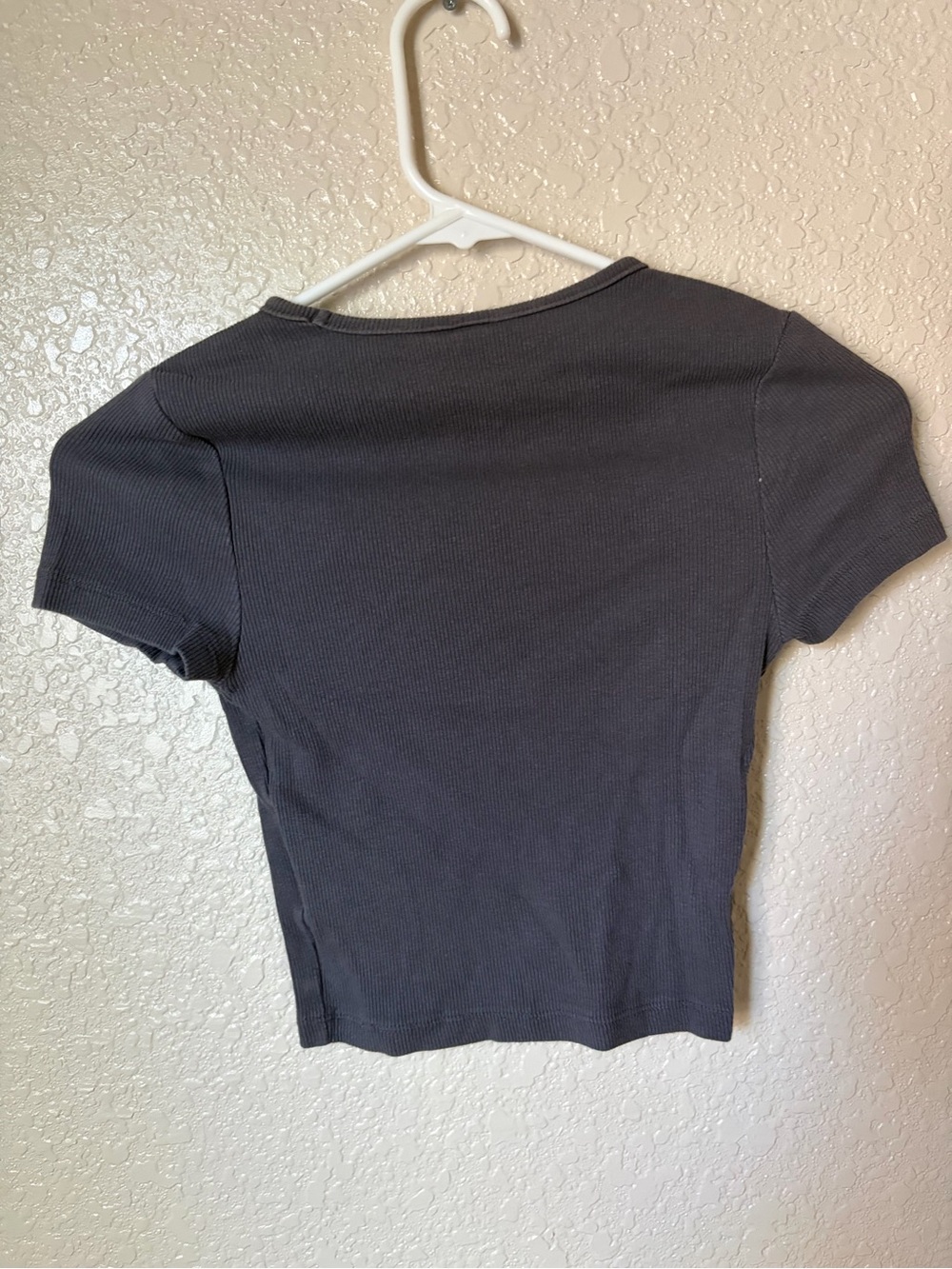 H&M Women’s Short Sleeve Ribbed Tee - Picture 2 of 3
